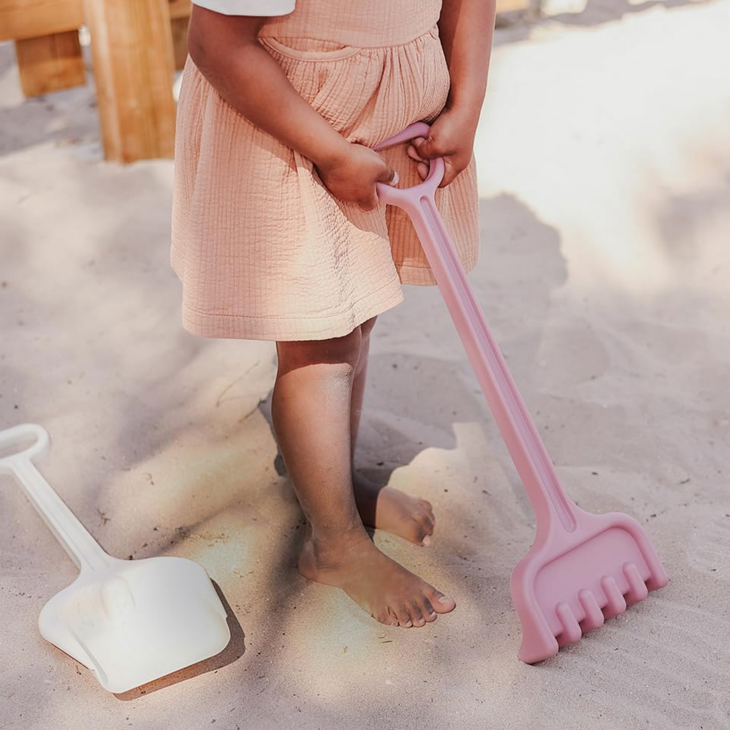 Conjunto Pá e Ancinho XL – Branco / Rosa