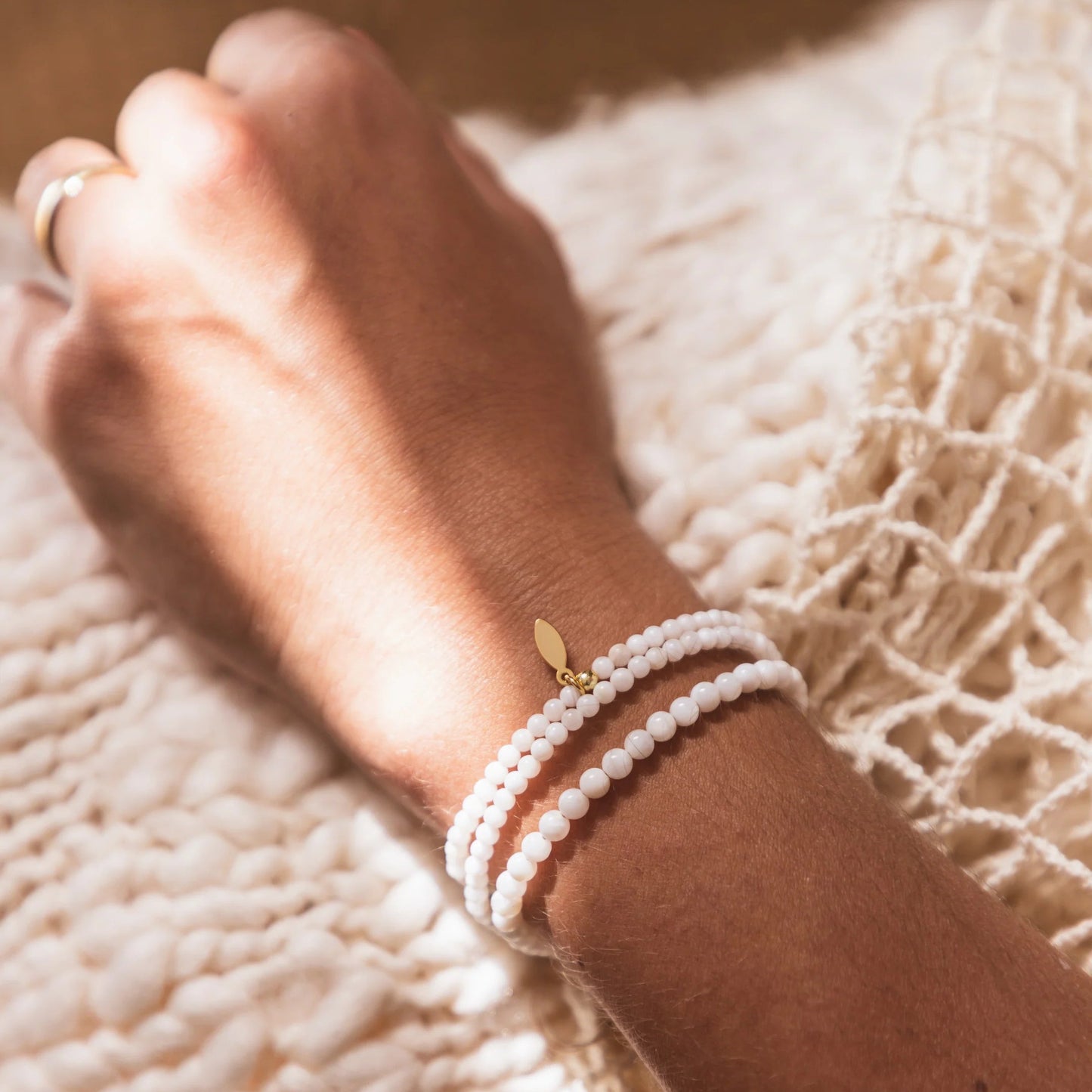 Pulseira Me and Mom -  Light Shell Stone
